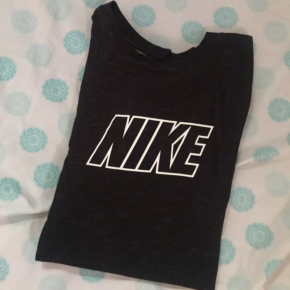 Women’s nike tee